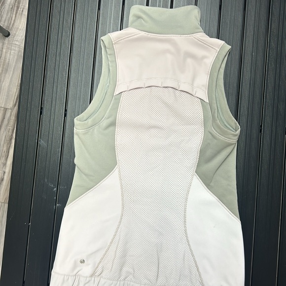 Lululemon reflective running vest in EUC - Picture 2 of 5